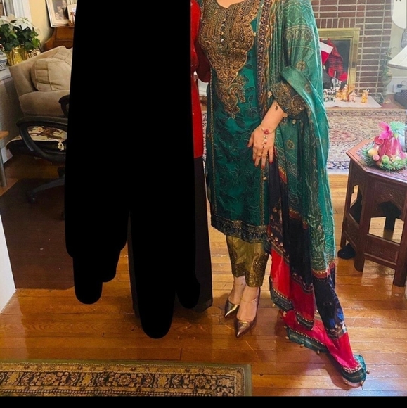 Designer MARIA B Shalwar Kameez Dupatta - Picture 2 of 2